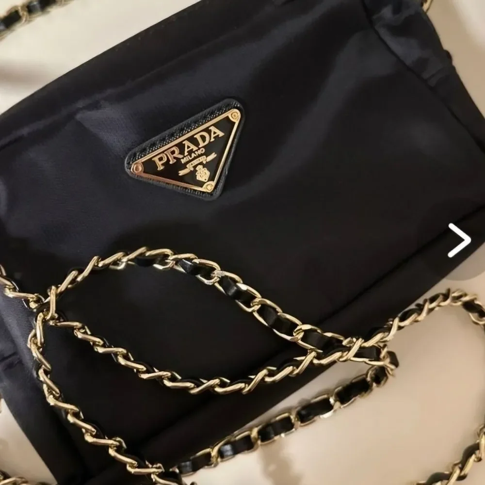 New black Small purse with Zipper and gold Chain belt should purs - Picture 14 of 15